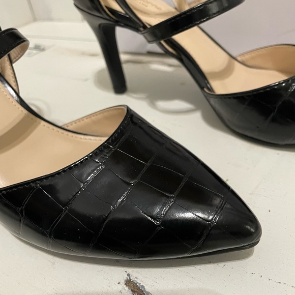 Liz Claiborne LC Harvey Black Heels size 7 1/2 medium - Picture 4 of 5